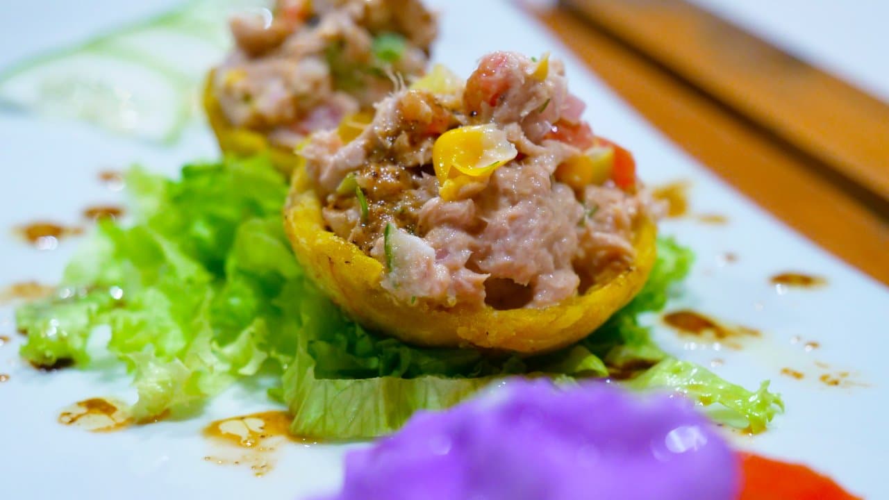quiche pimientos queso y ensalada fusion frances ecuadorian